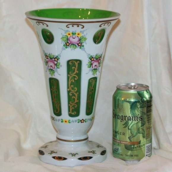 Czech Bohemian Large Green Cased to White Glass Large Flared Rime VASE LOT 4354 - Picture 1 of 5